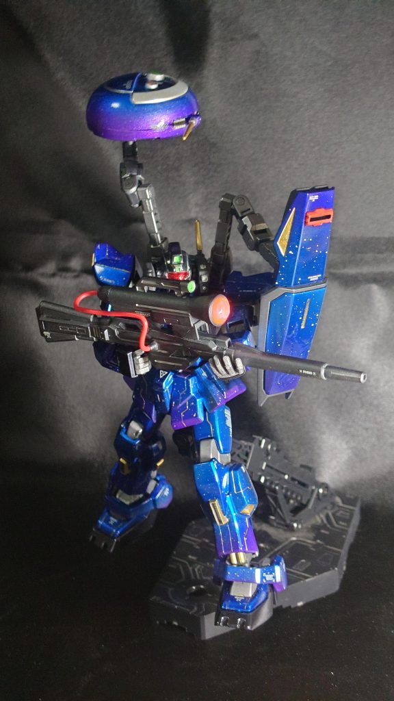 「両手で構えるとこれが精一杯です。」「確かに不格好だし、目線もおかしくないか?」「いえ、そこはそれで良いんです。」