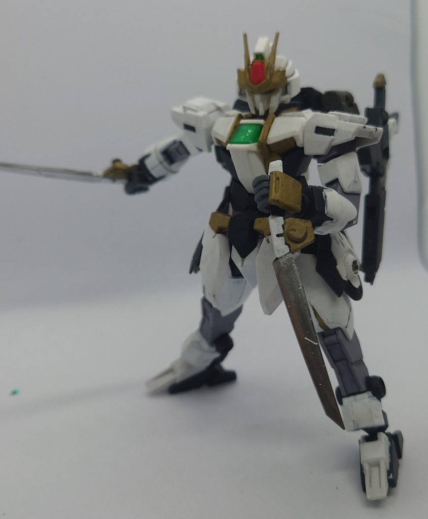 武装1:虎太刀(コダチ) サイドアーマーに装備される二振りの短剣。特別なギミックはなく、扱い易さを重視している。