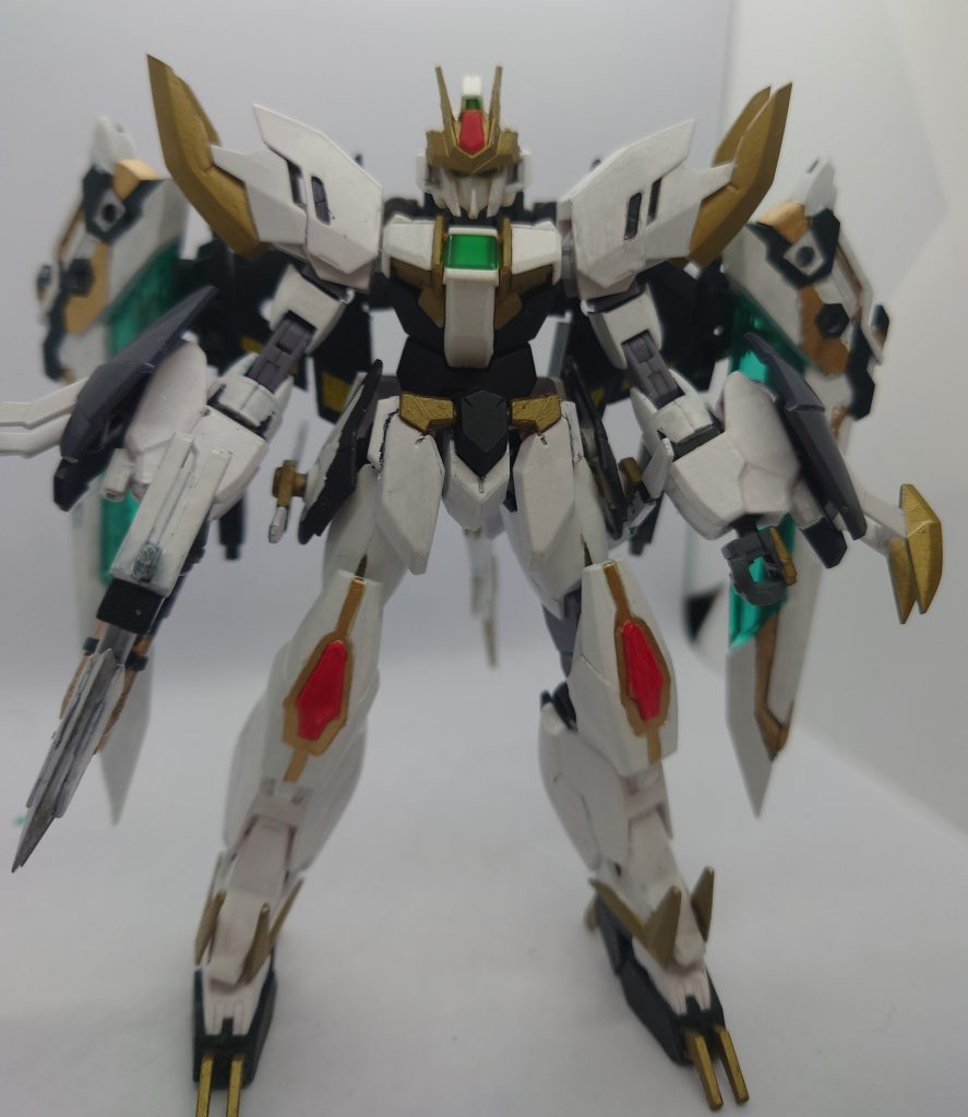 機体名：バイフーガンダム型式番号：MSN—PFX100［WB01］そうです、合体します。バイフーアーマーに装備されていたパーツを装備した白虎式の本来の姿であり、スピード、攻撃力共に大きく向上している。