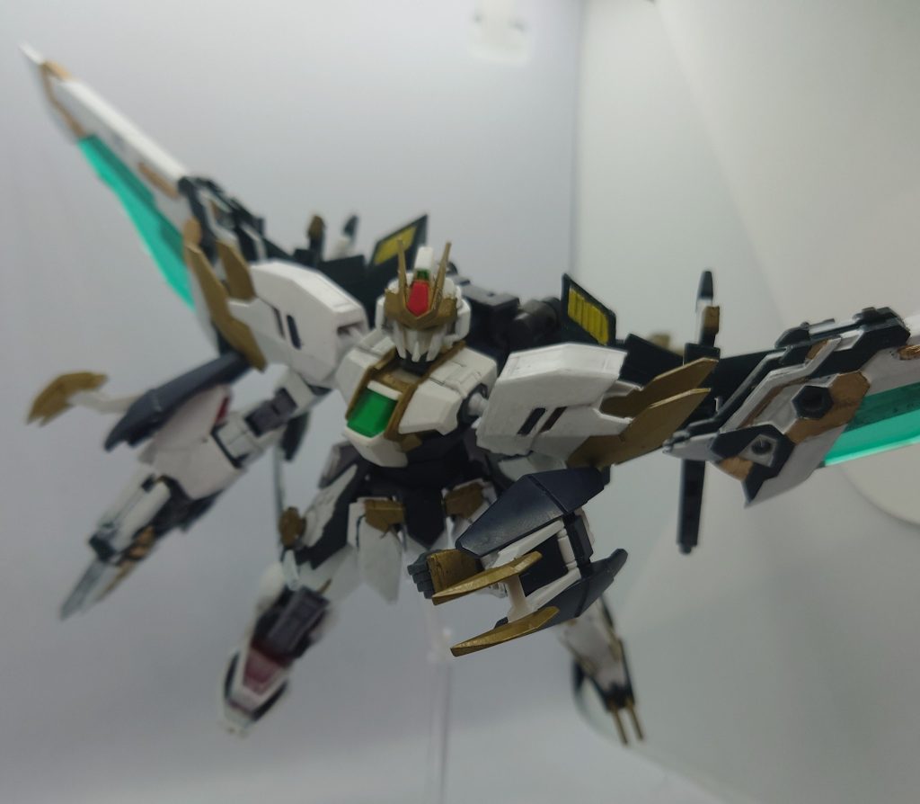 双翼剣を背部に装備していることで、飛行能力を獲得。まさに「翼を得た虎」となった。