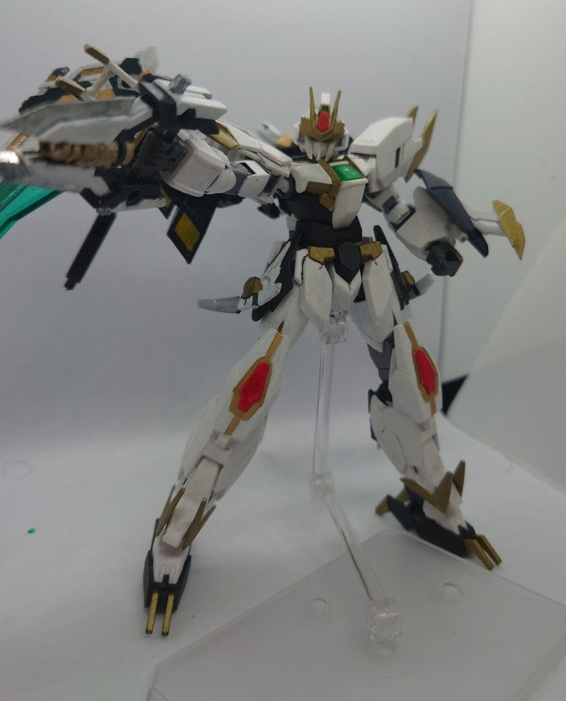 武装1:万金虎銃(マルチガン)バイフーアーマーの下部に装備されている小型拳銃。他の武器と合体する際の中心となる。