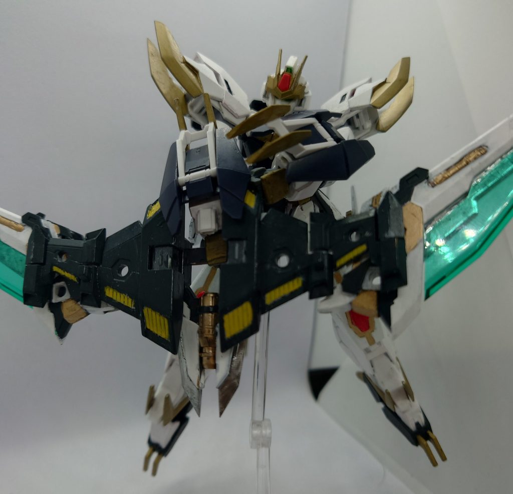 武装5:白虎神弓(バイフーシェンゴン)万金虎銃を中心に、双翼剣とバックパックのウイングを合体させた必殺武器。高い威力を持った高出力ビームを放つ。