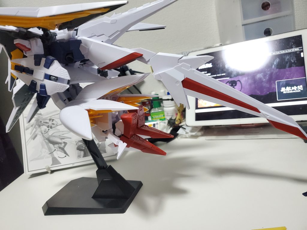 劇中フライトモード時の怪物の鳴き声のような特徴的な飛行音が好きです