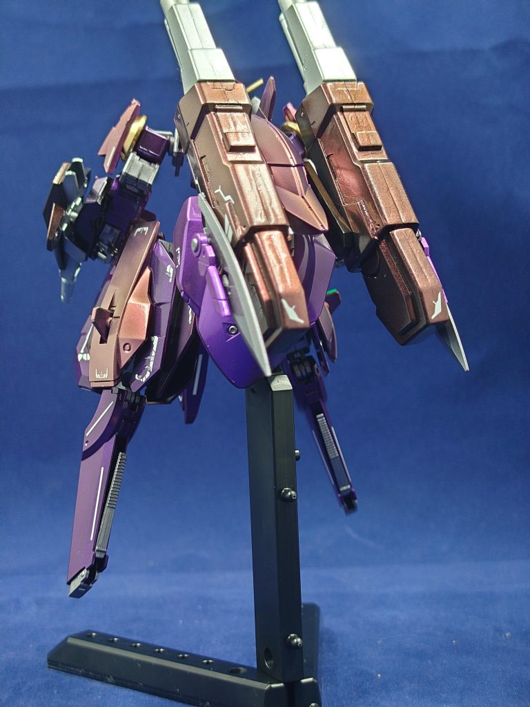 今回使用した色はガイアノーツ紫サフを下地にガイア フレームメタリック2ガイア 雪ミクシルバータミヤ ゴールド(スプレー)タミヤ ピュアメタリックレッド(スプレー)クレオス ルビーレッドクレオス アメジストパープルです。