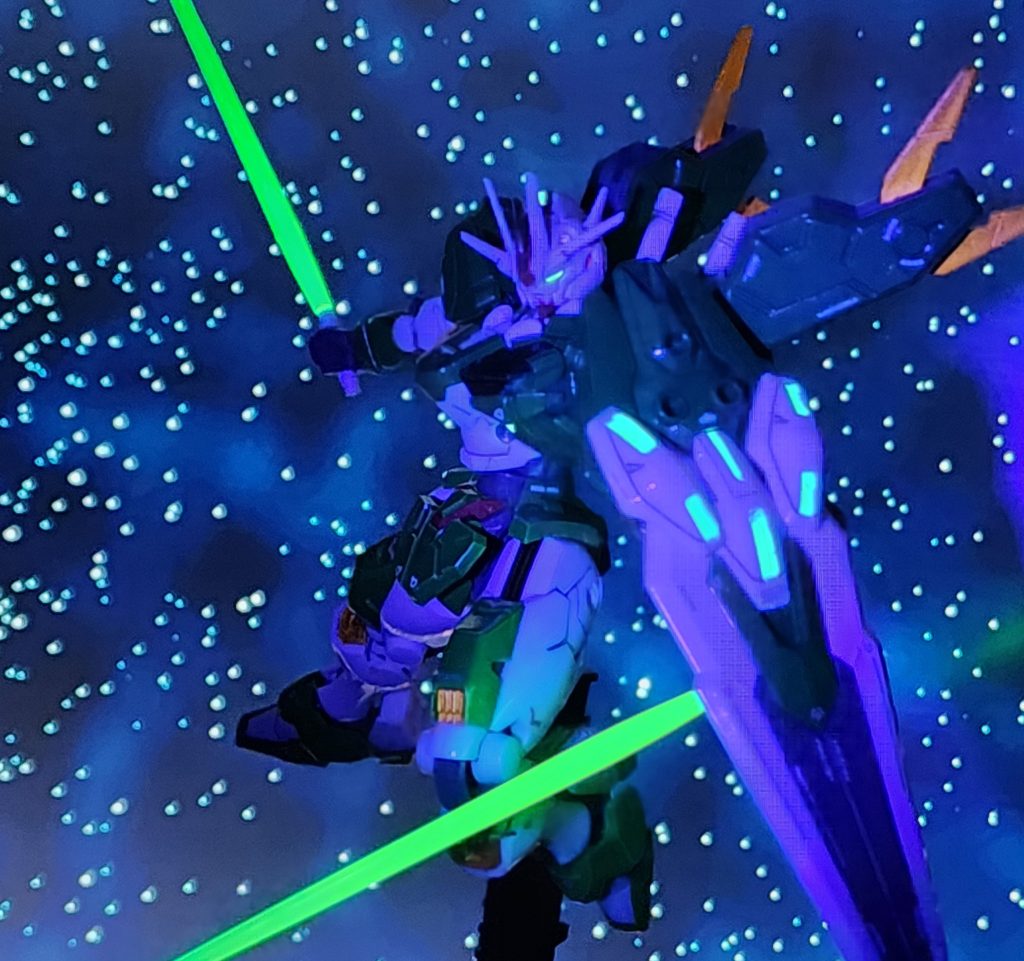 センサーのびこーんに合わせてビームサーベルも、他のキットからレンタル