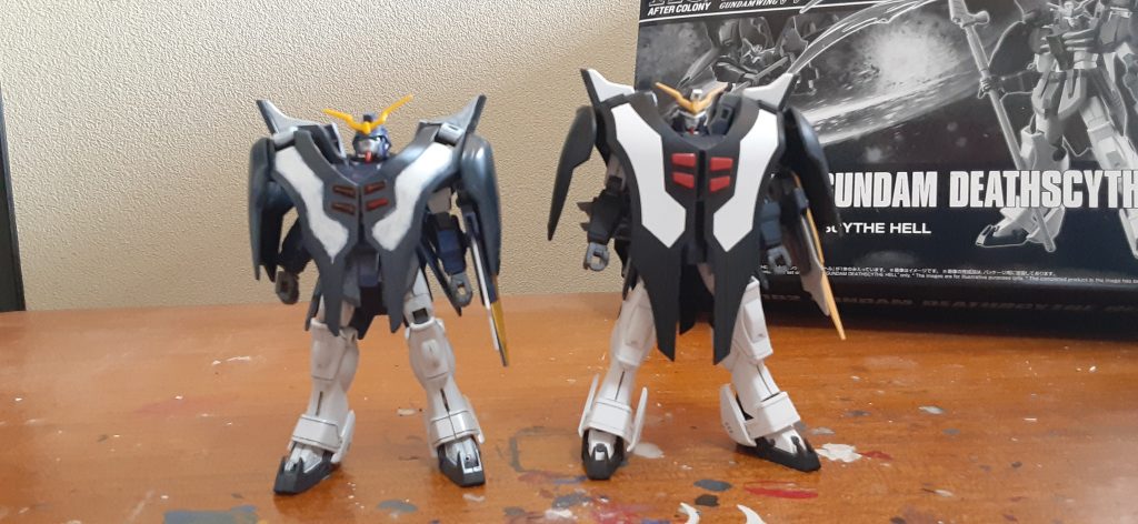 さてここで旧キットと比較、旧キットのほうは数年前ガンプラに戻ってすぐの頃なんで塗装知識無くガンダムマーカーで適当に塗ってます…そのうちこちらもきっちり仕上げようかと思ってます。