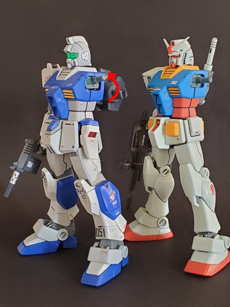 右のガンダムは肩軸が↕️しませんが、改修したジム・ピクシーは見事に↕️可動するようになりました😎✨