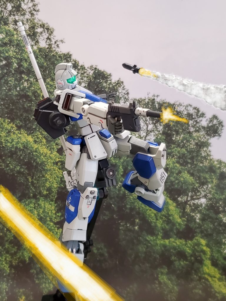 武装も最新の装備が与えられている👍速射性がアップした主兵装の90㎜ショートマシンガン🔫従来より陸戦型が携帯しているマシンガンより小型化され、取り回し性も優れている😌🎶