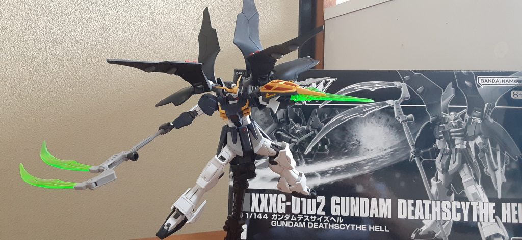 「こういう武器の扱いには、自信があってね！」　バーニア類も黒鉄色で塗ってます。