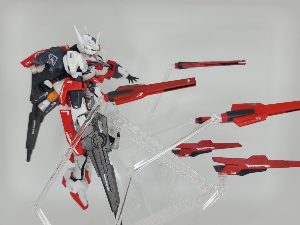 ファングの後ろに穴開けているのでウェポンディスプレイベースで飾れます