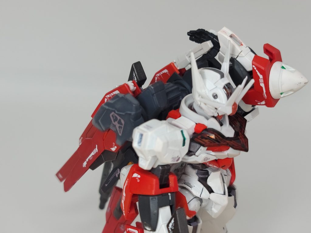 リボーンズガンダム驚異の可動域(赤の色移りがが……)
