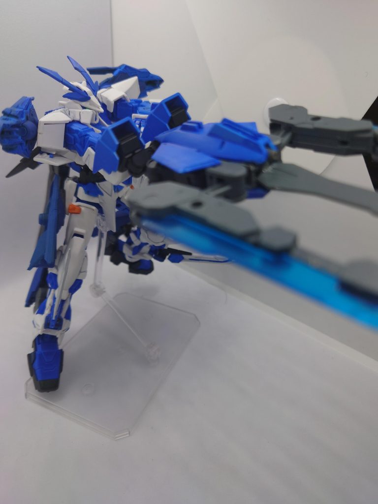 グリップを回転させ、刀身を展開することでバスターランチャーモードに。この辺はGNソードVの合体を参考にしています。