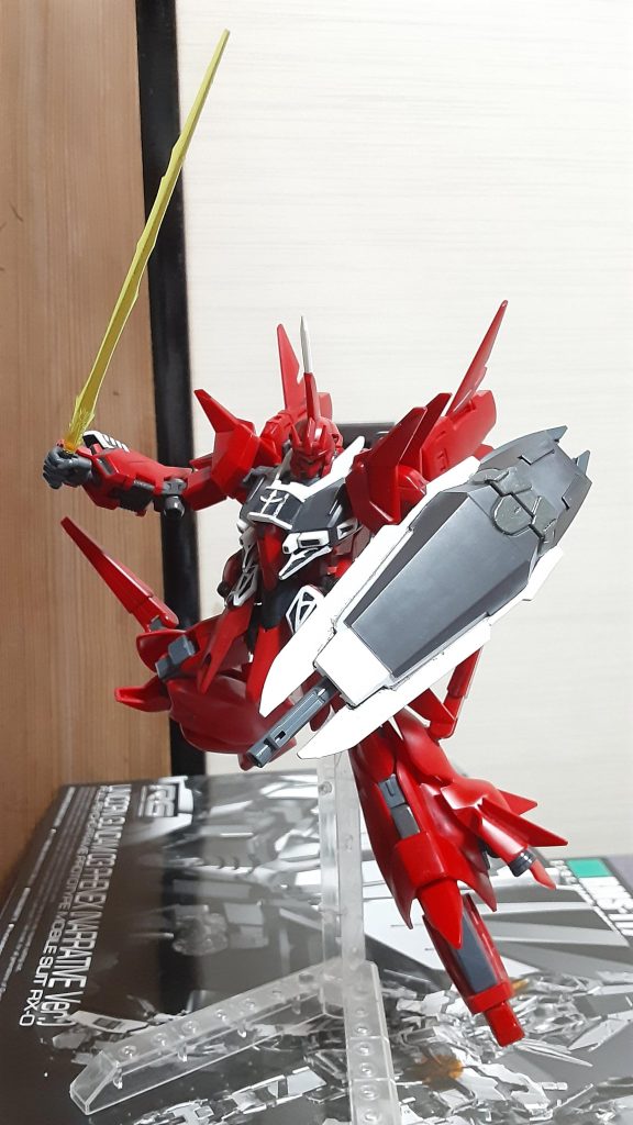 ビームサーベルも取り外し可能に。腕の関節のおかげでそこそこのポーズができるようになりました( ￣▽￣)