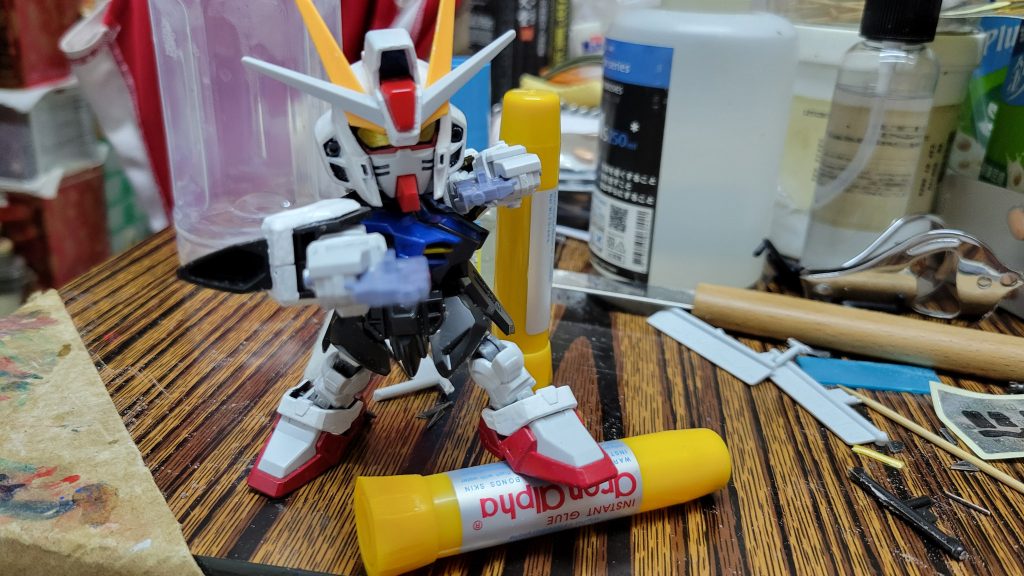 関節テストでは、万能接着剤バケツを使用してフットリフトの可動範囲をテストします。