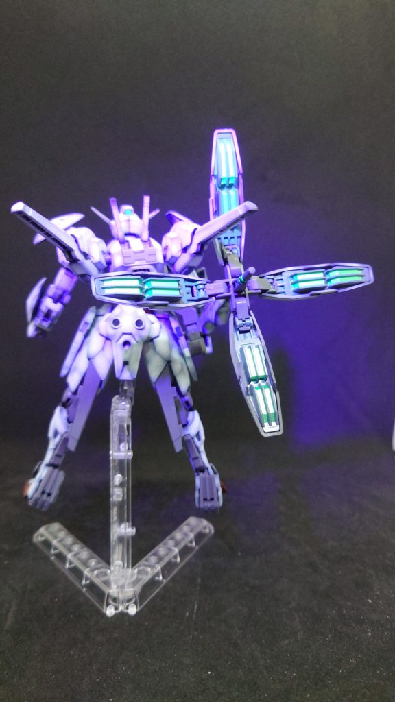 蛍光塗料で光る様にしてます