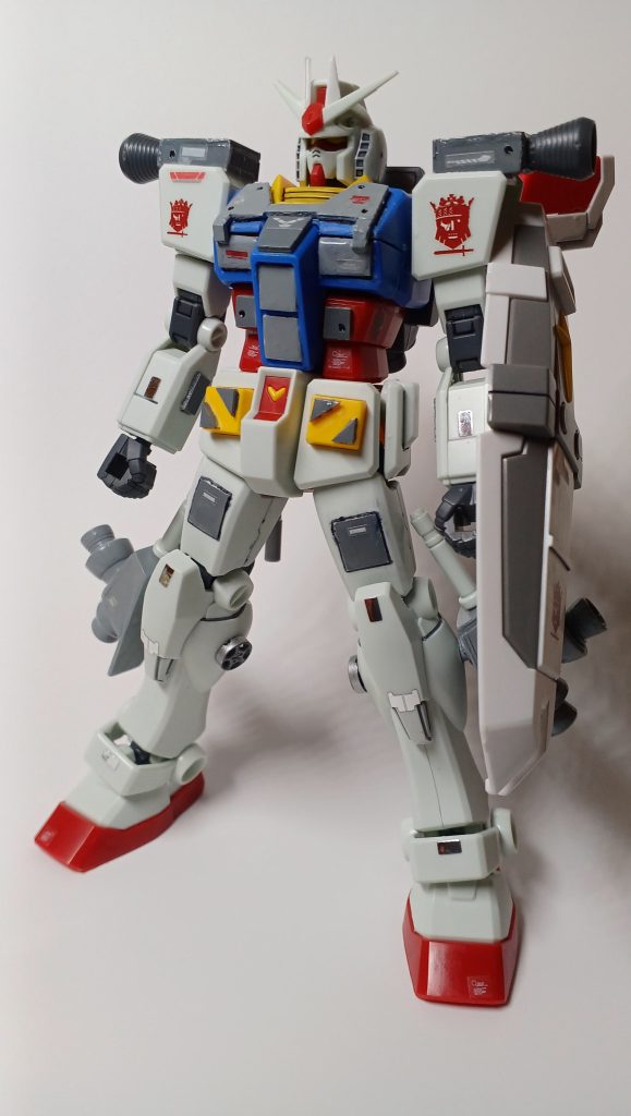 フロントショット機体、シールド、バックパック以外全てプラ板で作られています。