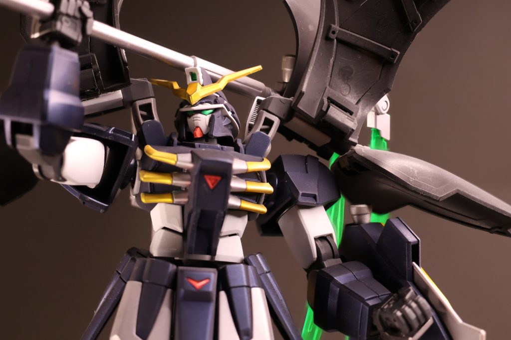 デスサイズといえばビームサイズを肩越しに担いだポーズが決まります リブジャマーはコッチのほうが分かりやすいですね