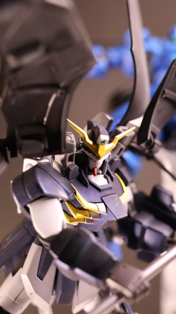 「だがな…どんなに上手く真似しても、所詮はお人形さんなんだよ!!」