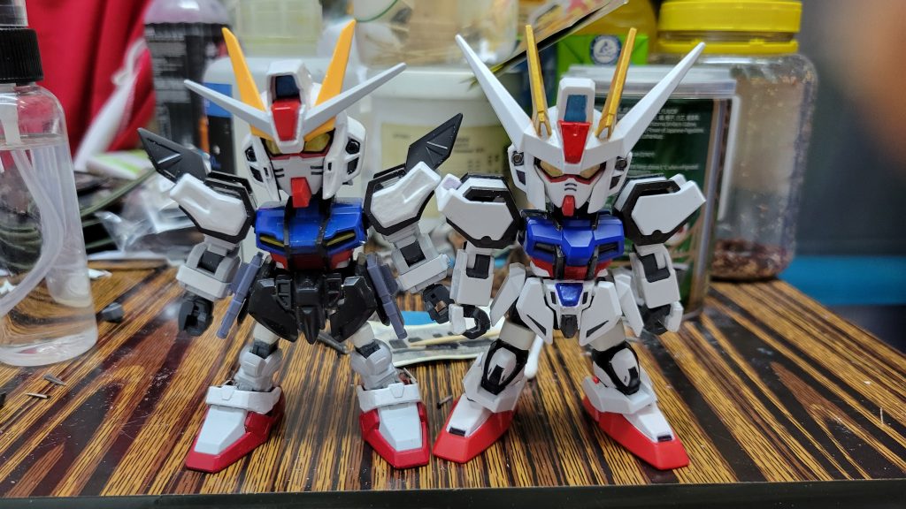 ストライクガンダムとストライクガンダムEの並べ比べの高さ