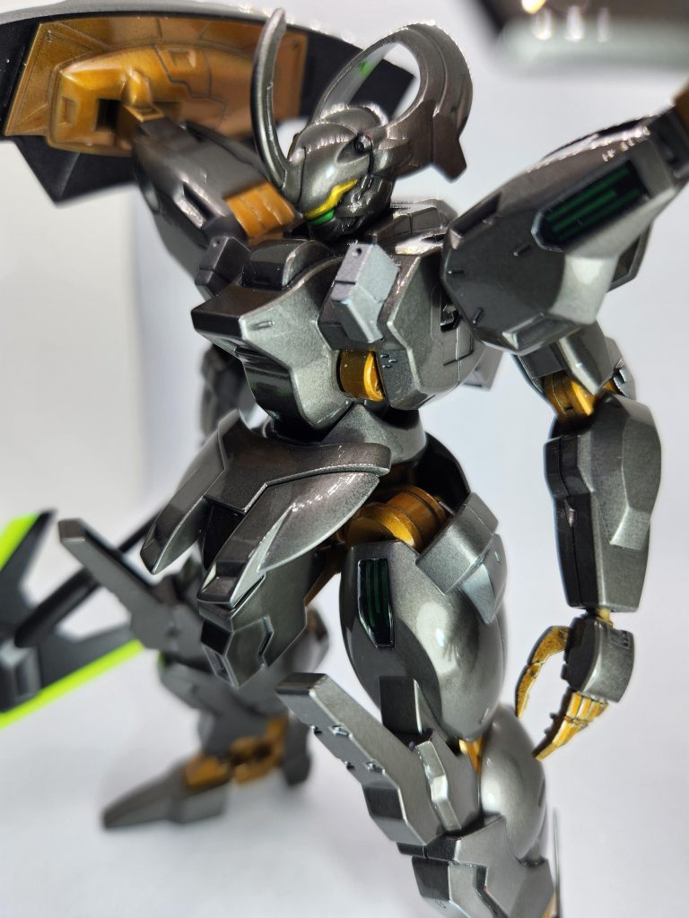 頭部だけ見ると、私はなんとなく「ツノゼミ」を思い出してしまいます。 キャンディ塗装、というか、研ぎ出し、を真面目にやるのはかなり大変ですが、やった分だけ綺麗になるので、楽しいですね。 今回の作品を超えるテカテカを目指して、また挑戦したいと思います。