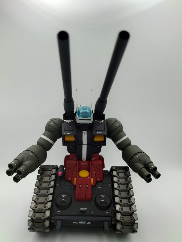 ディティールアップ、スジ彫り、メタルパーツ追加、くらいですあまり、制作中は写真を取る事をしてなかったので残念ですが、内部メカ等、パーツ数多めなので、細部塗分けにかなり、苦労した記憶が…カラーは渋め調色です。
