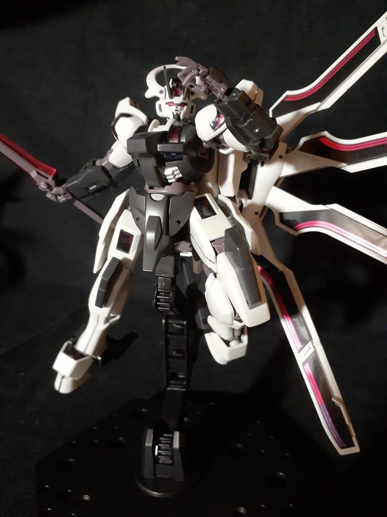 次にガーディアンマリオネットを片翼に展開した形態です。個人的にはこの形態がお気に入りで、人気が出そうと思っています。