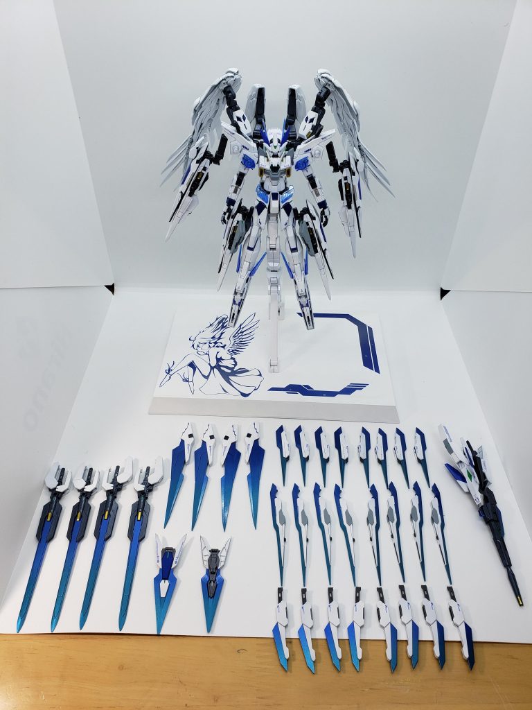   ADF/AGE-02V: Reが装備する全ての武装です。  ソードとライフル以外は全てビットです。  今までと違う点はなんと言ってもソードとビットの数が2倍になったことですね。AGE-2の主翼の色を変えて、Fファンネルの代わりにしたり。