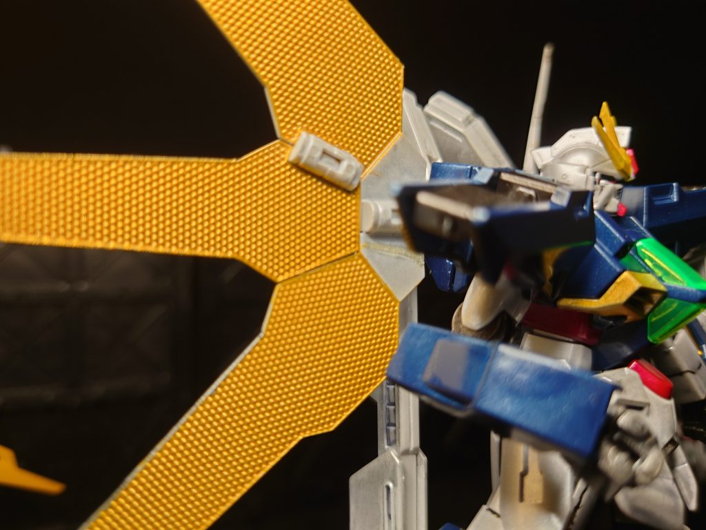 カラーレシピ(全部ミスホビです)青部→灰サフでインディブルー8:黒鉄色2白部→シルバー下地にムーンストーンパール9:シャインシルバー1関節→メタルブラック8:シルバーランナー2(ここだけランナー塗装)金→ゴールド下地にクリアイエロー