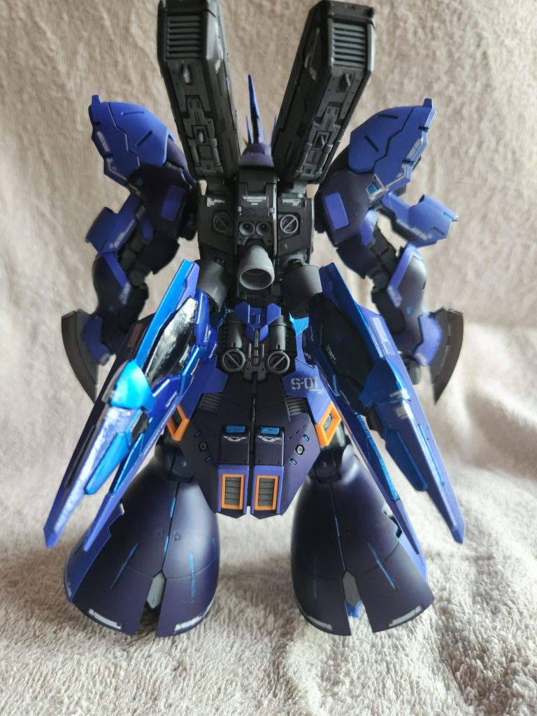 背面　ゴーストファンネルはバックパック下に装備してます