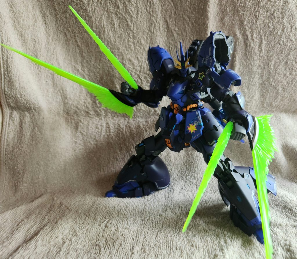 近接武装　内蔵型ビームサーベルビームサーベルは腕部内蔵型に変更しました