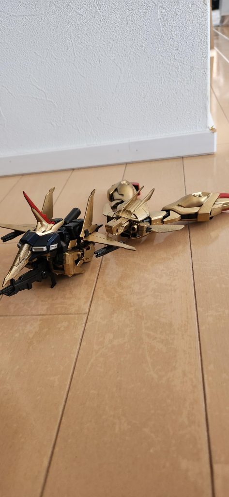 変形、分離もできるので遊べます