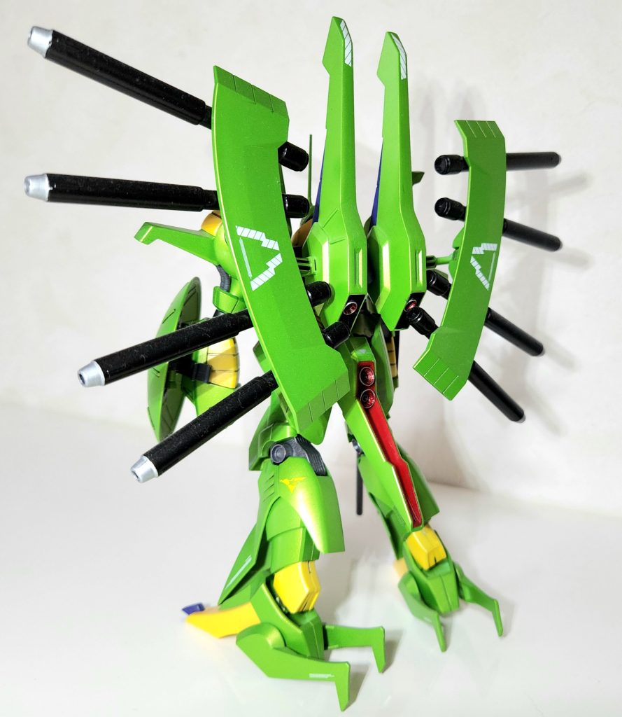 ムーバブルシールドが特徴的なバックショット。