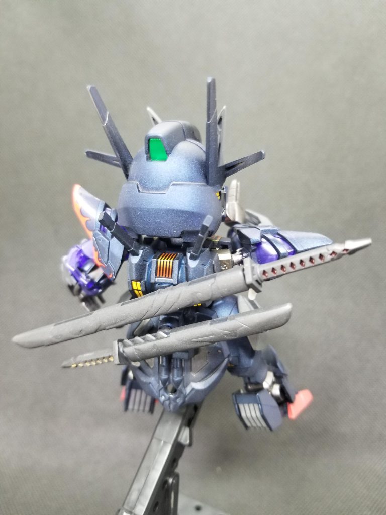 バックショット。佐助と才蔵の付属武器を贅沢に二本共装備。エアリアルのバックパックとの穴径がピッタリなのも驚き🤪