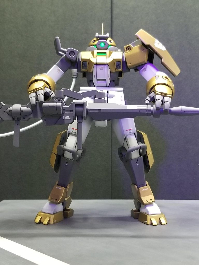 センサーはブラックライトで発光のおまけ。スマートガンと言えばのポーズで。ドヤッてます( ・ω・)