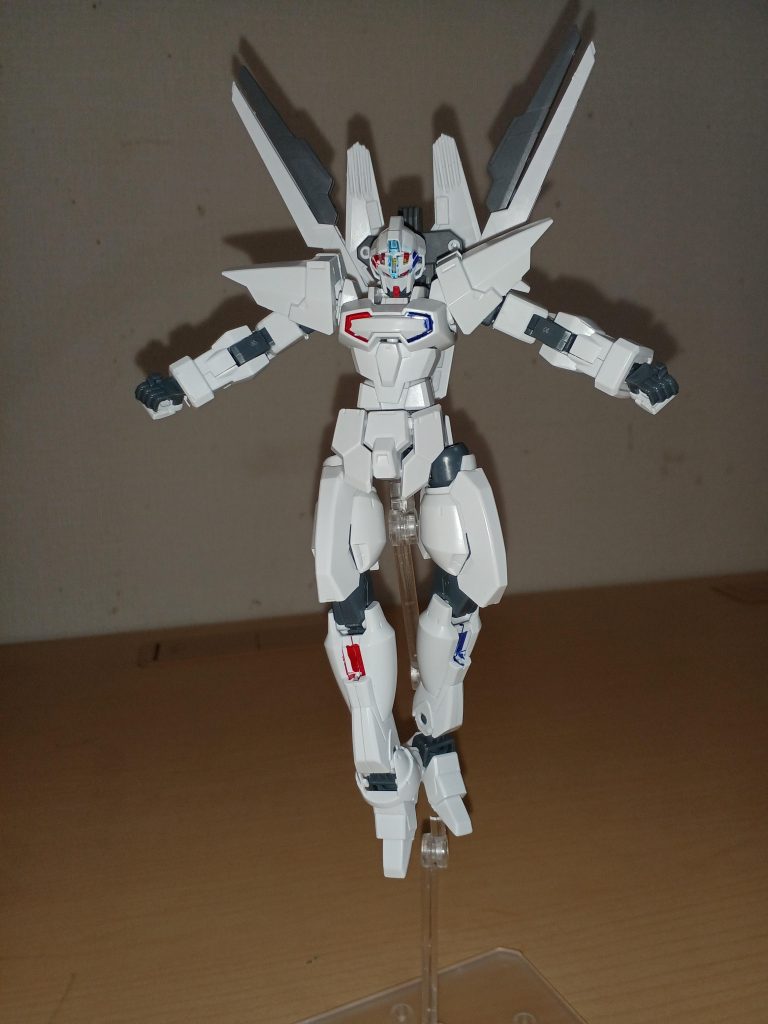 アリスガンダムです。前回のgアリスは、ガンダムではなかったのでegストライクの頭部をつけました。これでガンダムですね。アリスガンダムの背部のエスカッシャンに、新たな形態を追加!ブラスター形態です。後程。武装も、他にありましたが家に忘れちゃいました。(涙)僕が大好きモーメントにて公開予定です。