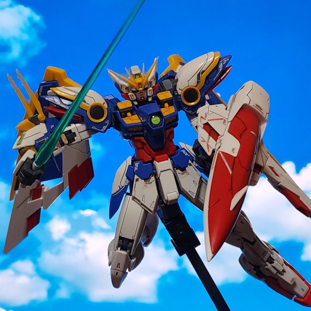 他の方がレビューで上げてる通り、肩のパーツがポロリするから、ポージングもむずかしい( ˘•ω•˘ )