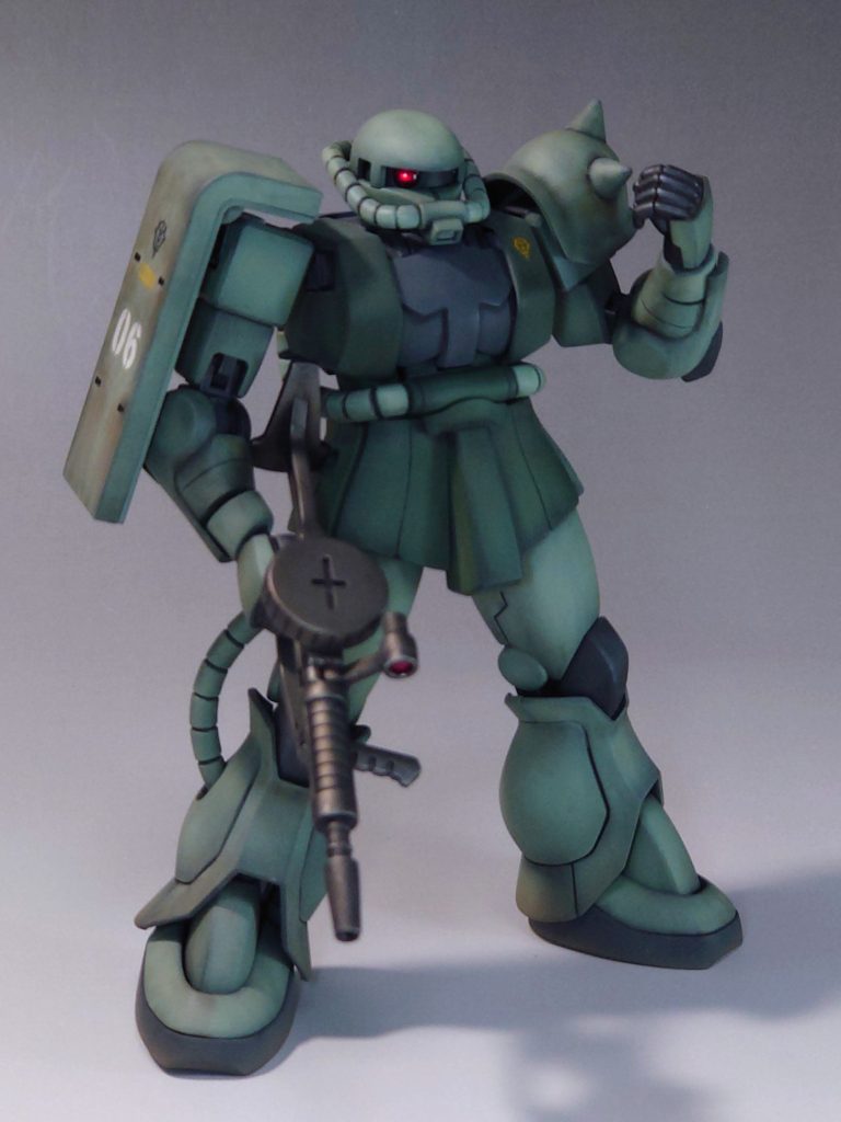 腰回りと腹部を若干幅増しモノアイ等のクリアパーツ化を行ってます。