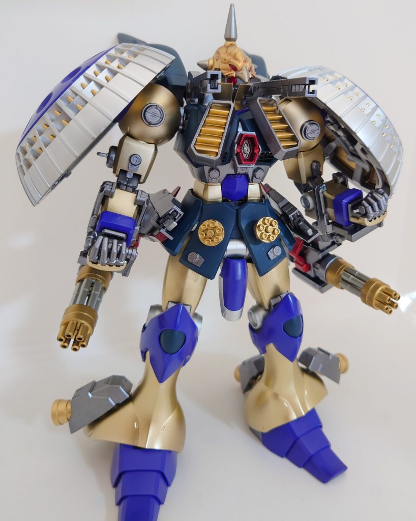 ギャンギャギャン改のスタンダードスタイル。特徴的な2つのシールドは、肩にマウントしてあります。両腕にはガトリングを装備させてみました。(単純にガトリング好きなだけです。)