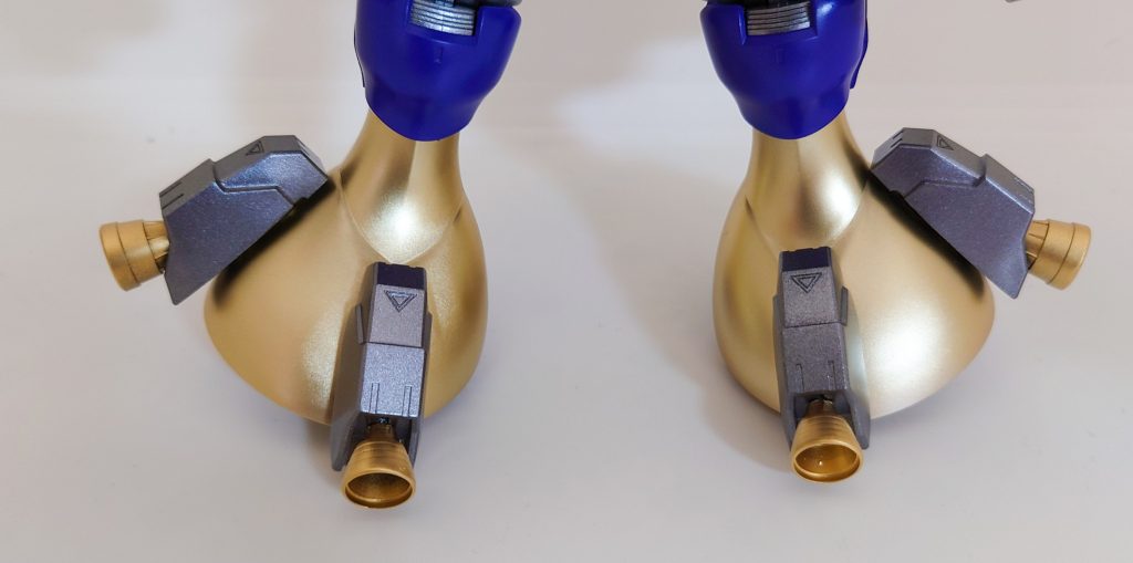 それと、機動力アップに両足にオリジナルのスラスターユニットを取り付けてみました。
