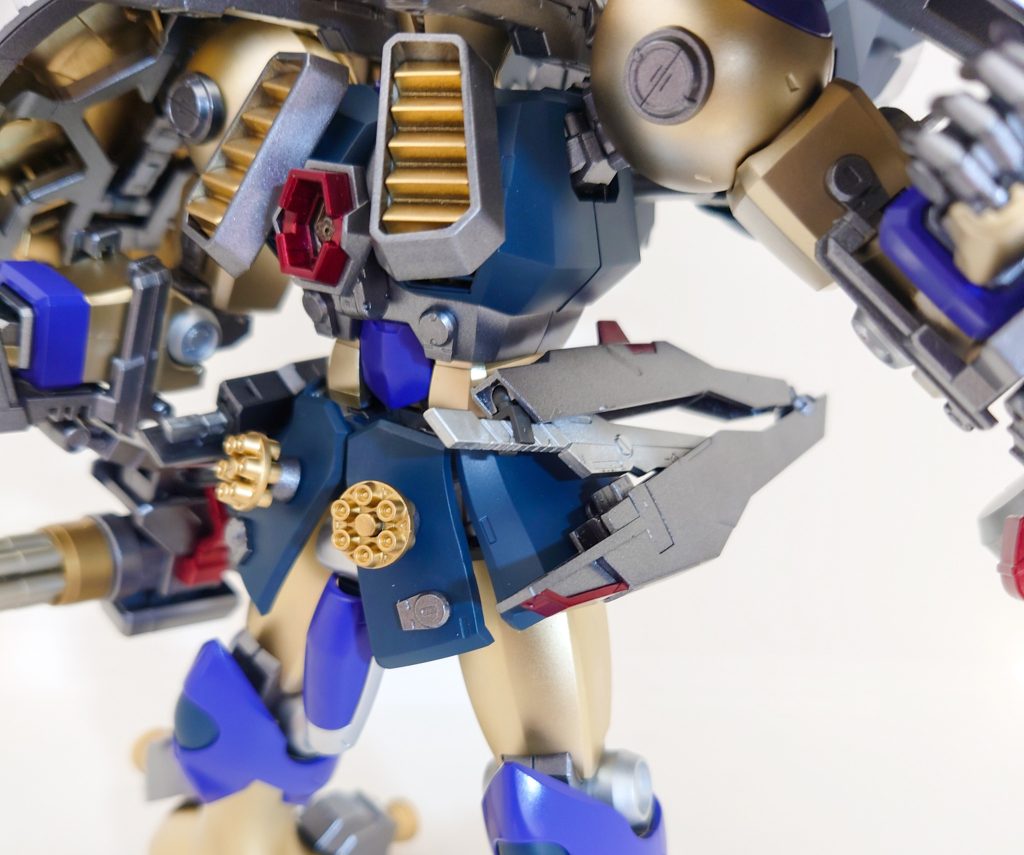 唯一の近接武器は、両腰にセットしたナイフ。