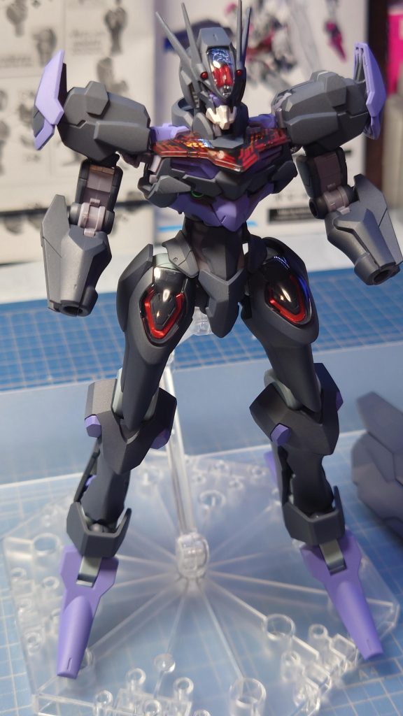 素体を取り付け後。余ったパーツでまた何か作ります。