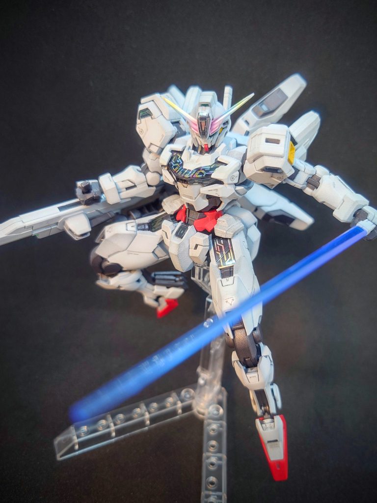 ヴァナディース事変の頃に作られたとのことで、水星の魔女汎用①デカールから、同期のルブリスのサンプルを参考に、主張しない程度にちょこっと貼り。