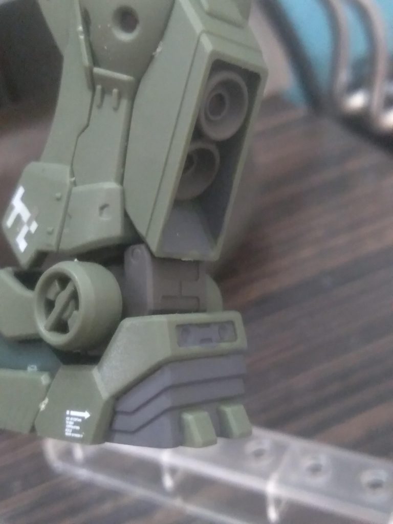 The back of the leg looks like it is a high performance mobile suit