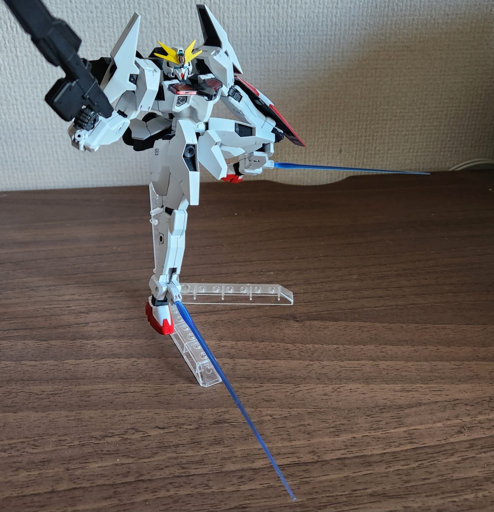 足首にもビームサーベルがくっつきます