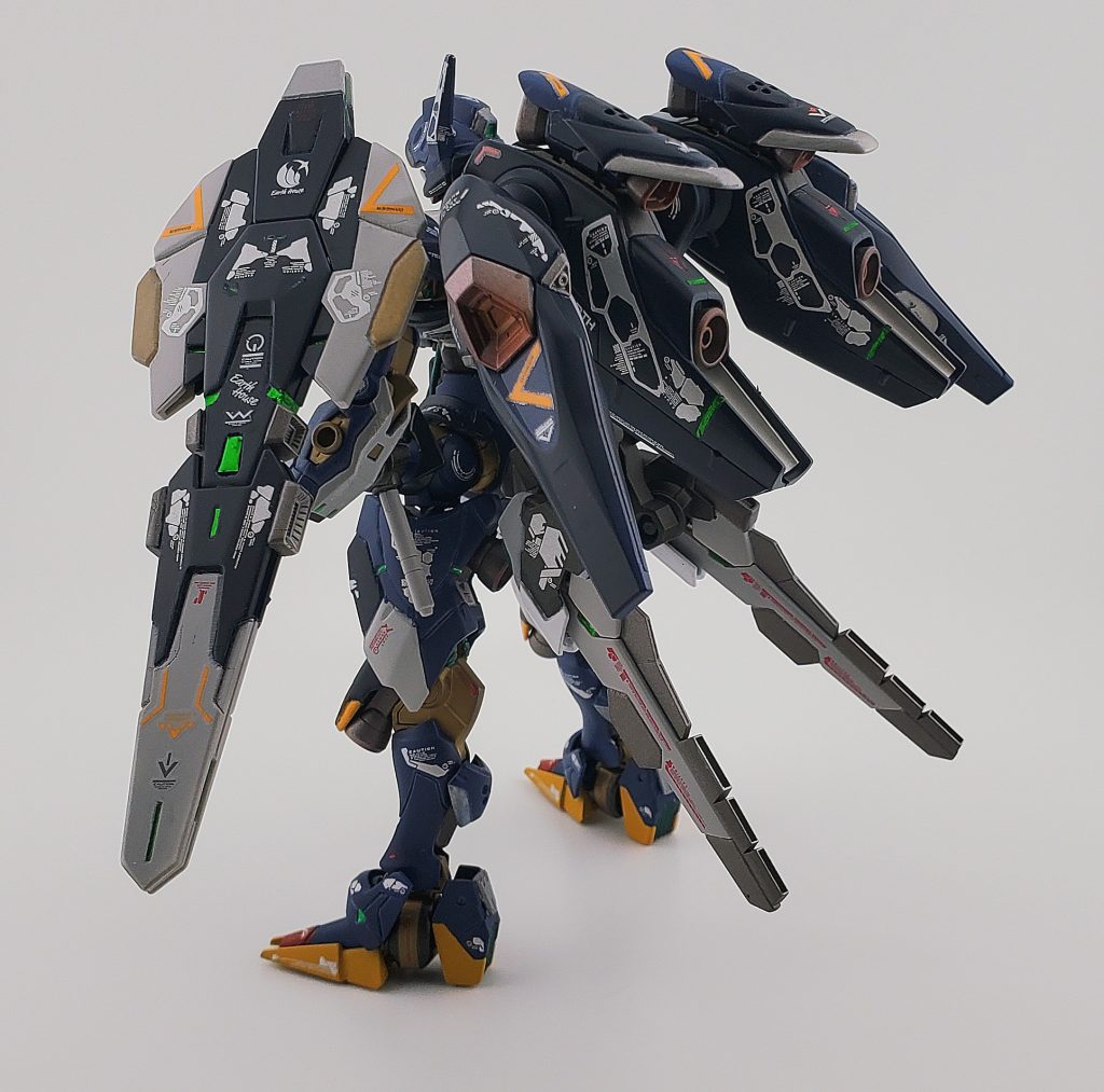 左背面脹脛にバーニアを増設、バーニア上部にカバー(エアリアルの膝装甲)を付けています