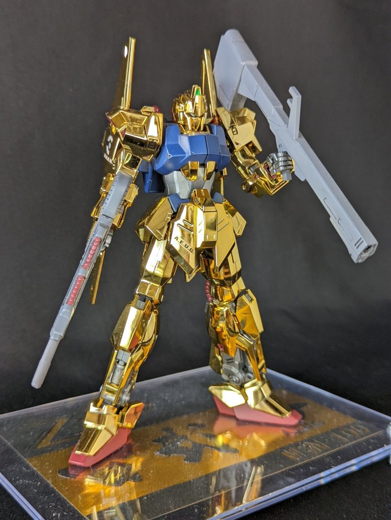 メッキキットなので、基本は整形色仕上げです。武器等の合わせ目消し、頭部アンテナの変更、メッキ部分塗装以外の塗装、最低限のデカールっと、作業工程は至ってシンプルです。