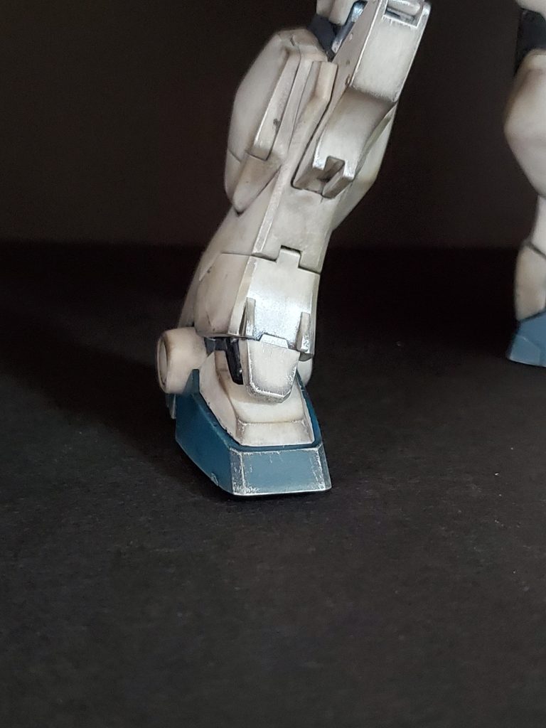 足は特に汚しを激しく