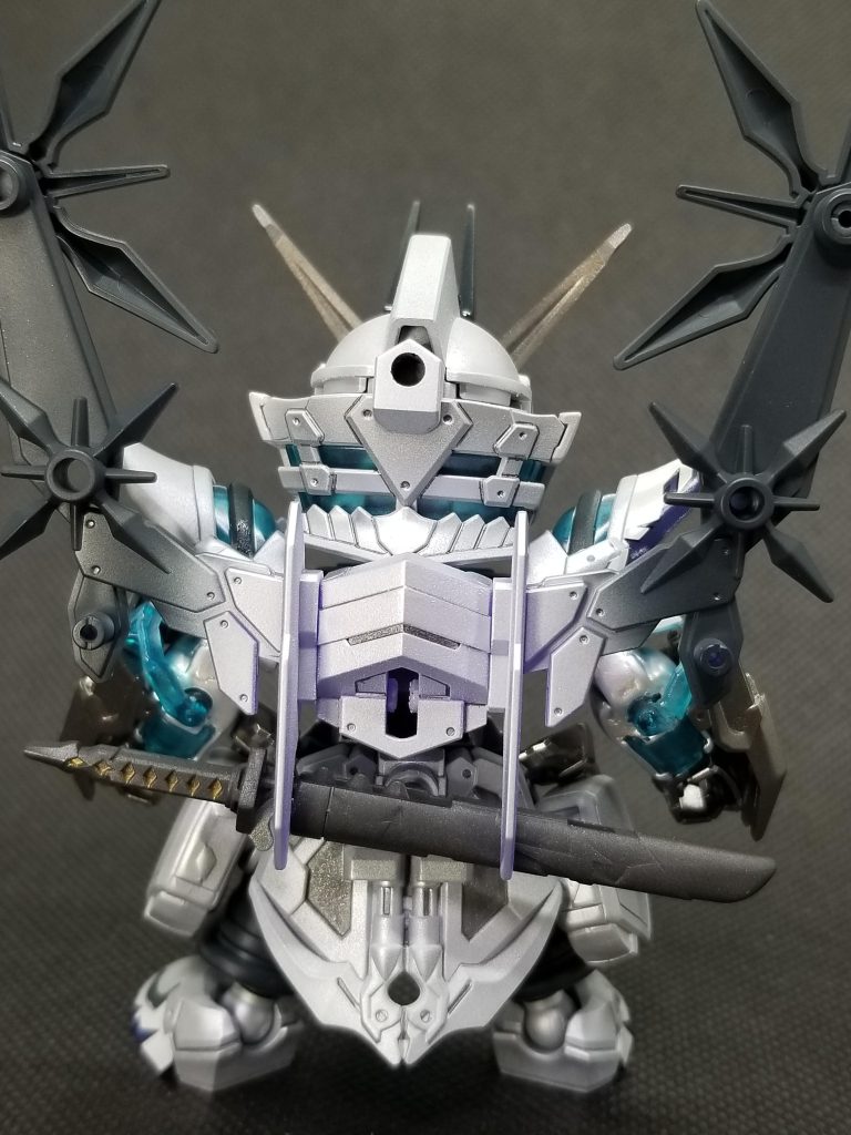 バックショット。バックパックはクリアパーツに直接パールシルバーを吹いてるので下地がうっすらと…😅でもこれはこれでいぃ雰囲気なので良しとします(笑)。左右のフレーム部分との境目がグラデーションになってるのは、単に塗り分けがめんどくさかったからです😆💦