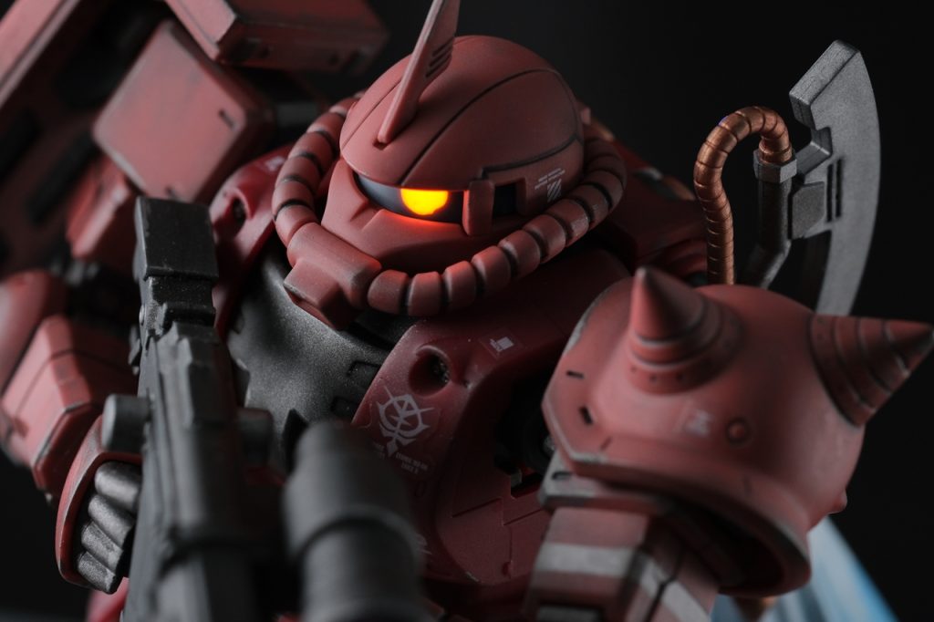 アップで。モノアイが動いて、狙われてる感出ました。