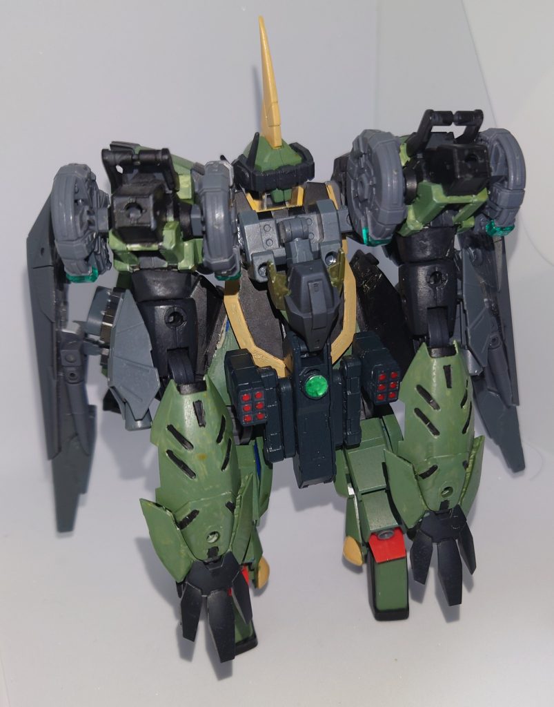 追記機体名の「GN」は、「玄武」の「ゲン」要素を取り入れるべく、後ろ腰部のGNコンデンサーと、両腿部のGNフィールド発生装置を増設したことに由来します。また、マズラー形態のデザインモチーフは、初代御三家ポケモンの1体である「背中に砲台を持った某亀」となっています。(バーザムの胸部デザインを甲羅っぽくできないかと考えましたが、思ったより亀っぽくなりませんでした……)